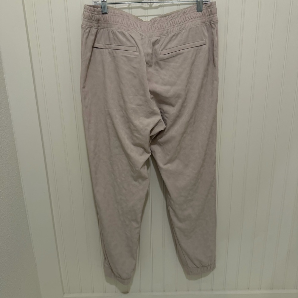 Athleta Brooklyn Textured Jogger in Cream Leopard 14 - Picture 5 of 8
